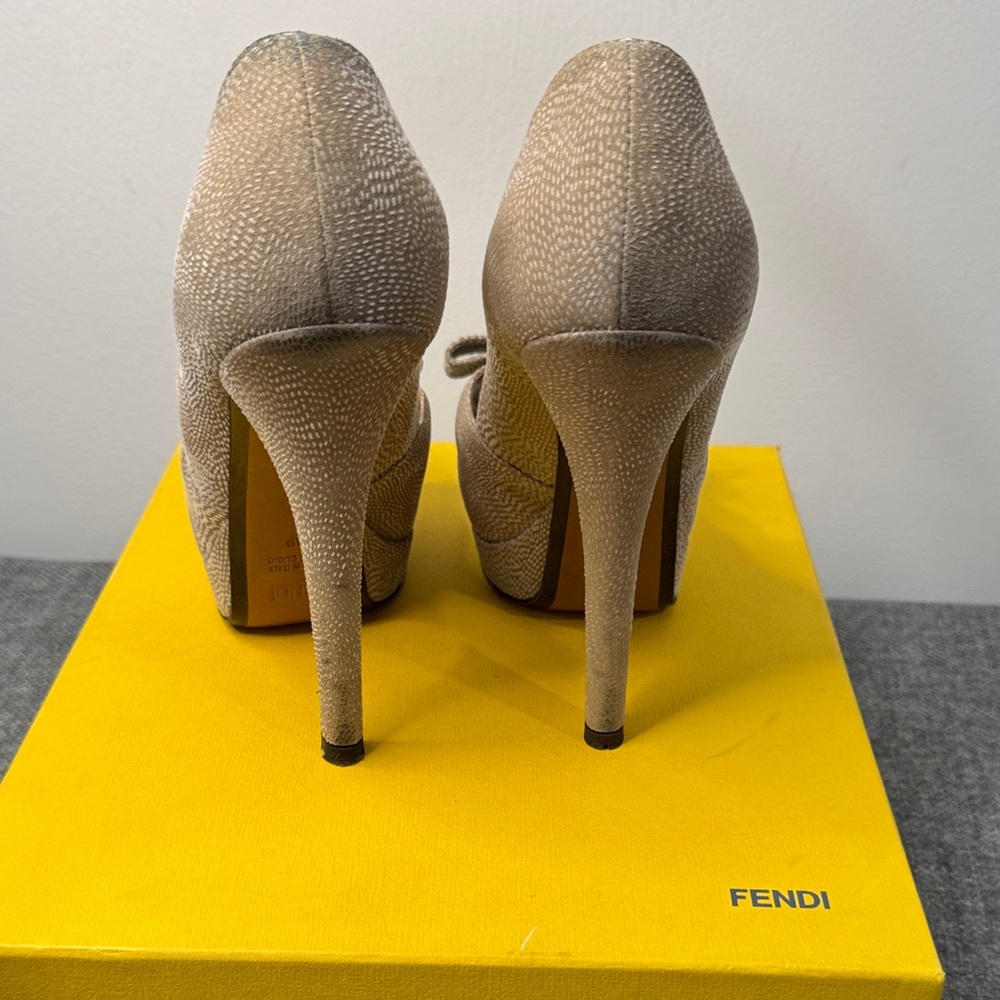 Fendi Beige Bow Peep-Toe Heels - Picture 5 of 6